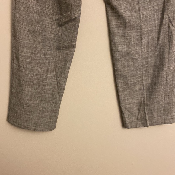 ⭐️ Ann Taylor Gray Dress Pants size 6 petite - Picture 6 of 9